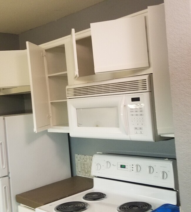 Painted Kitchen - 521 Southwest Pkwy