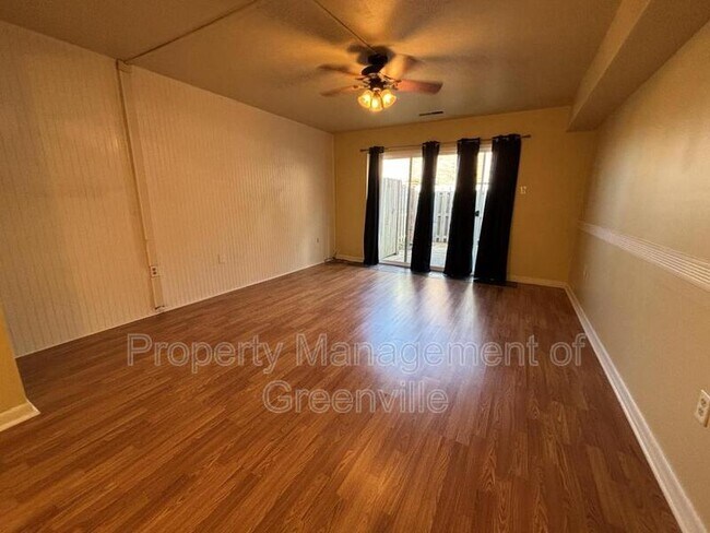 Building Photo - 2530 E North St