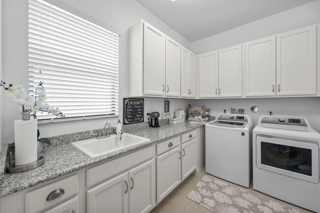 Building Photo - 9368 Cantal Cir E
