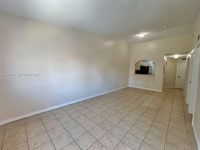 Building Photo - 1270 SE 28th Ct