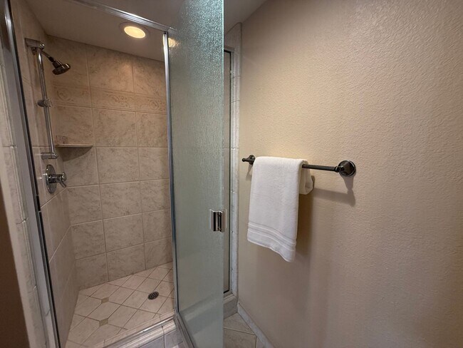 Building Photo - 1166 Capri Dr