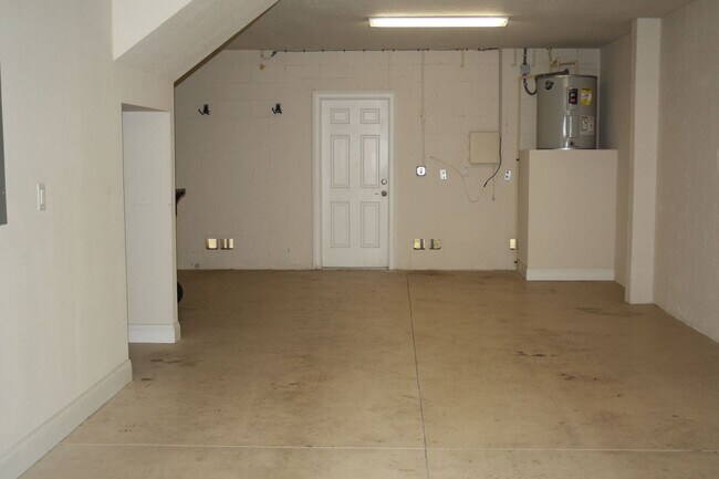 Building Photo - Price reduced! Beautiful Townhome in Pelic...