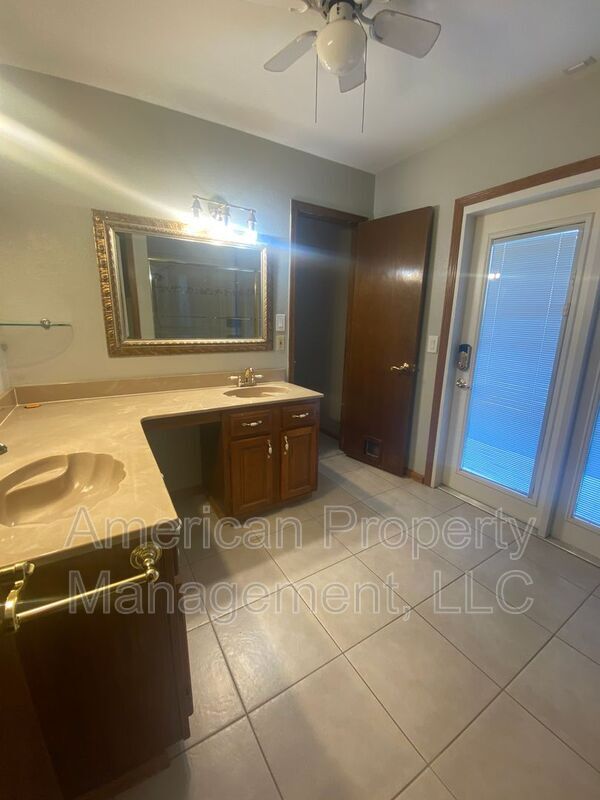 Building Photo - 4729 S Ironwood Ave