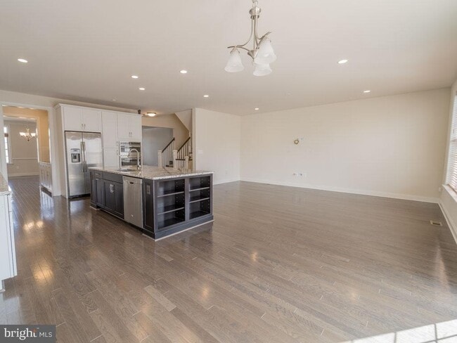 Building Photo - 22595 Windsor Locks Square