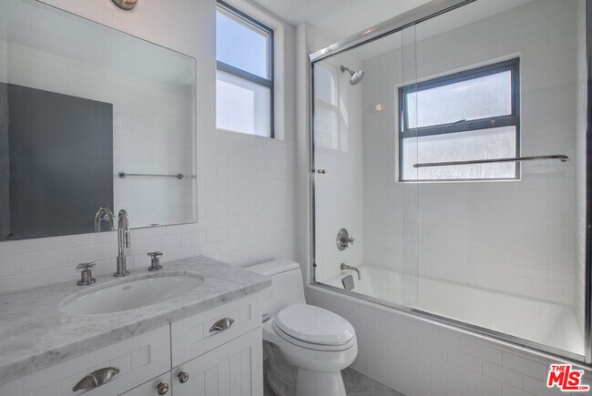 Building Photo - 1358 4th St