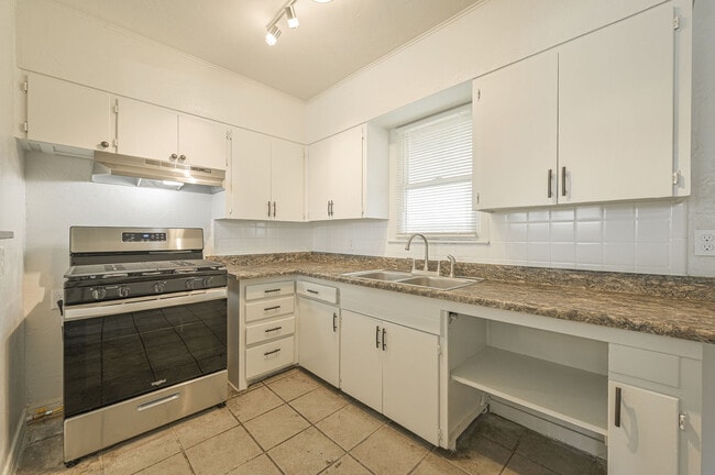 Building Photo - 1349 Kinkaid Dr