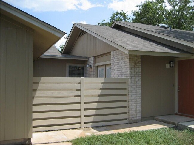 Building Photo - 10806 Lambert Cir