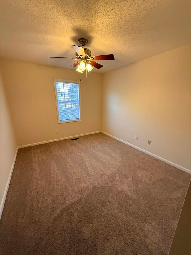 Building Photo - 1217 Cross Creek Cir