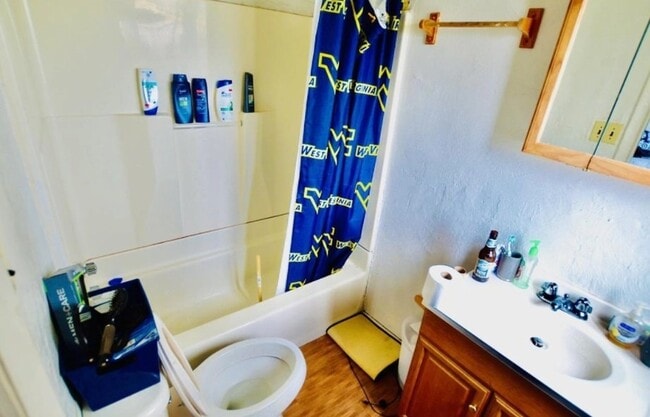 Bathroom 2 - 160 6th St