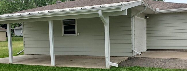 Car Port - 715 Dutton St