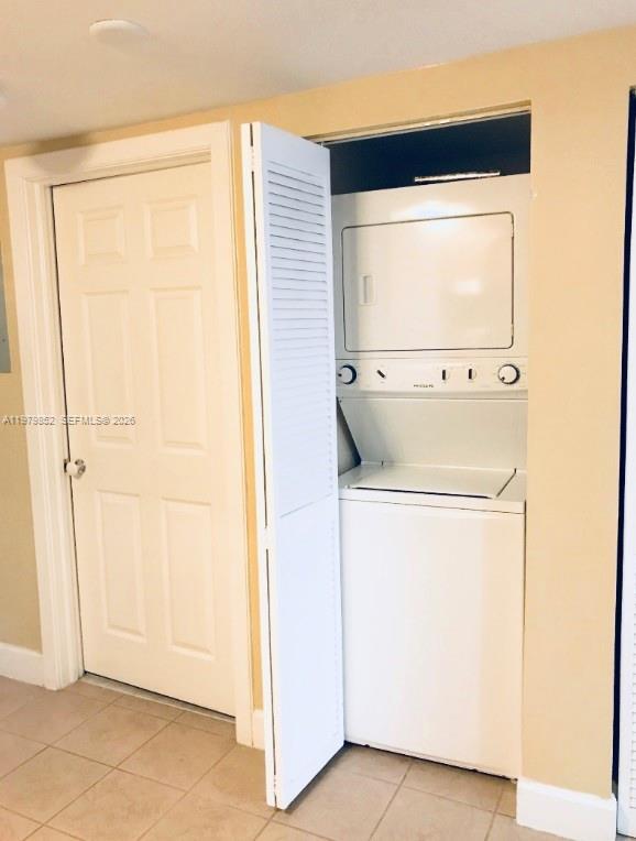 Building Photo - 2951 S Bayshore Dr