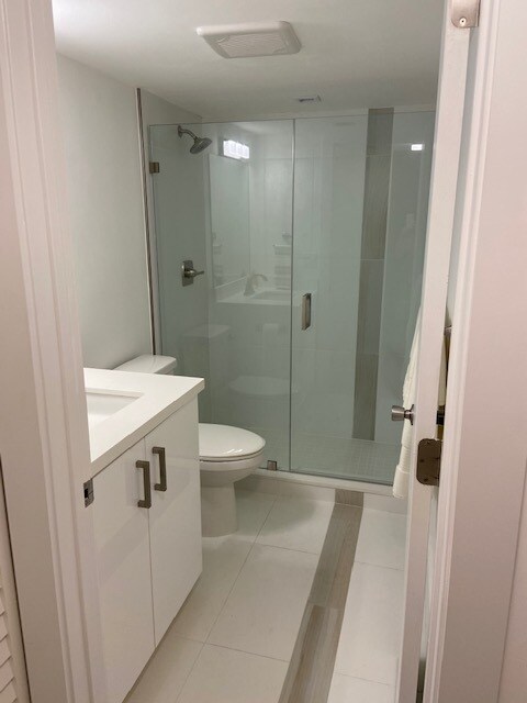 Guest Bath - 935 Sweetwater Ln