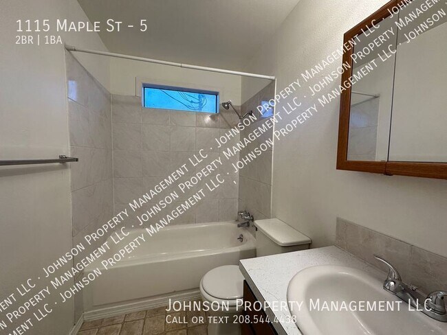 Building Photo - 1115 Maple St