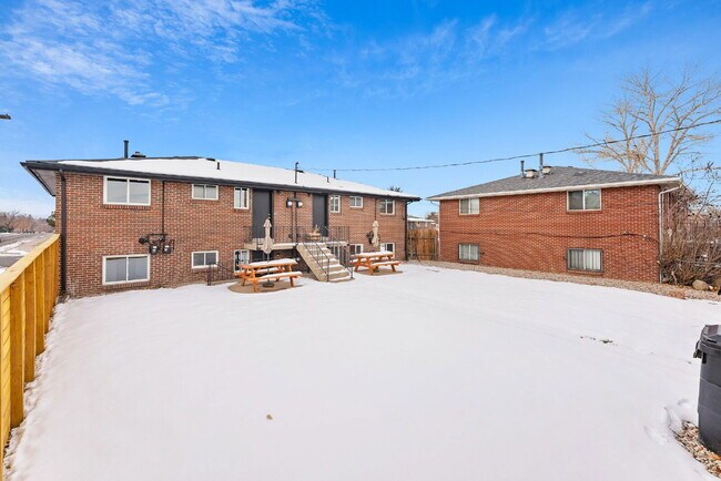 Building Photo - 1100 N Rosemary St