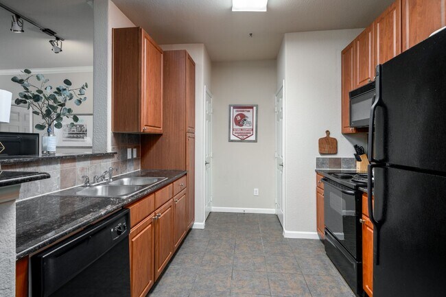 Building Photo - 600 13th St E