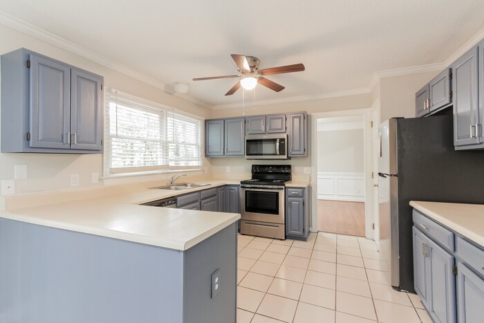 Building Photo - 7408 Kinsmore Ln