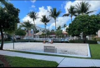 Building Photo - 3207 Myrtlewood Cir E