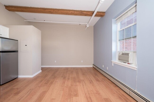 Building Photo - 156 Front St