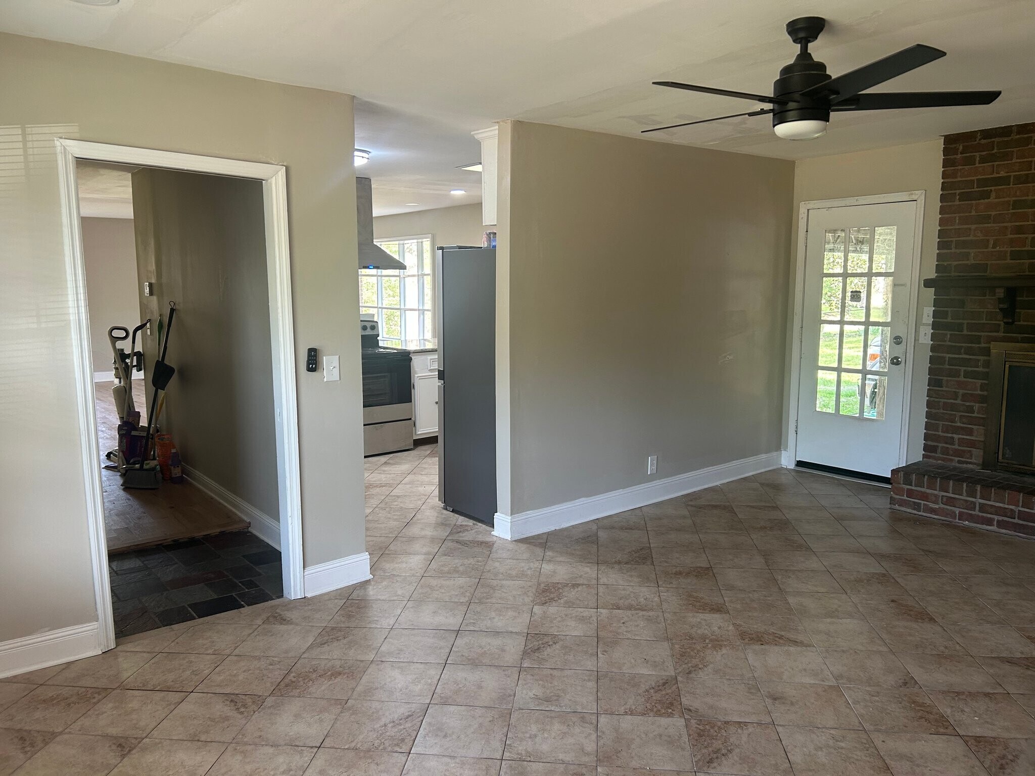 Building Photo - 403 E Northfield Blvd