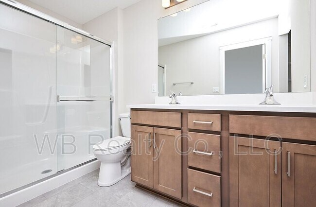 Building Photo - 1214 NW Yorktown Dr