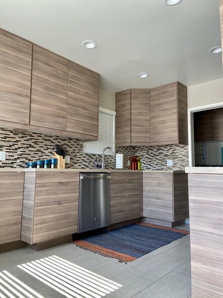 Building Photo - 272 Termino Ave