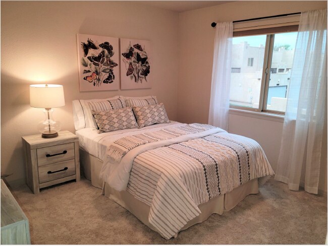 Front Guest Room 1 - 4125 Sunny Vista Hts