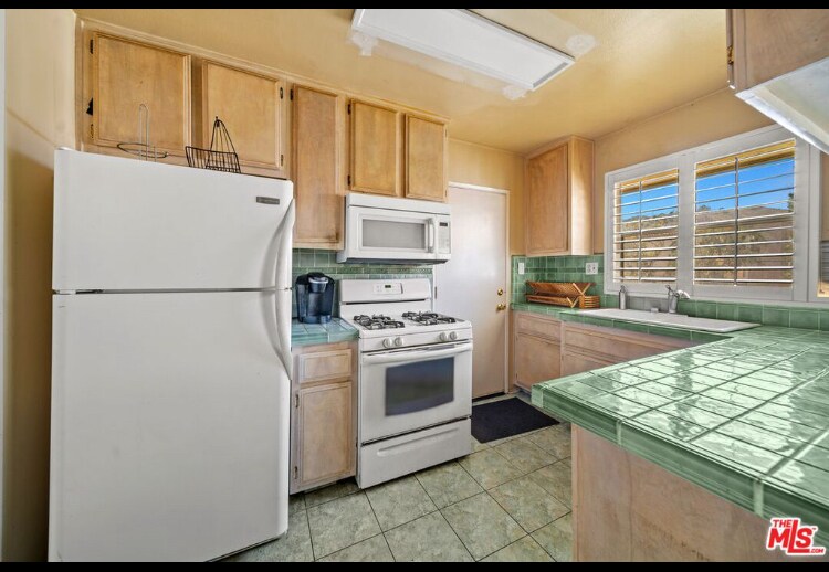 Building Photo - 5882 Bowcroft St