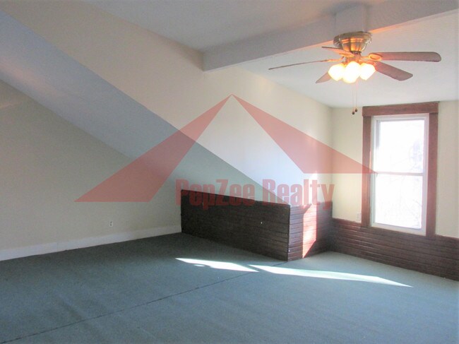 Building Photo - 2125 Catalpa Dr
