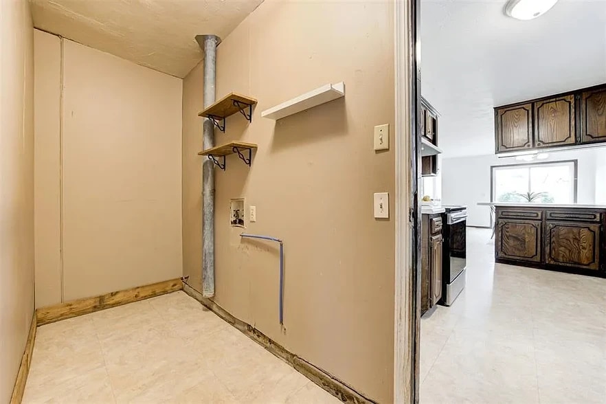 Building Photo - 216 Klondike Dr