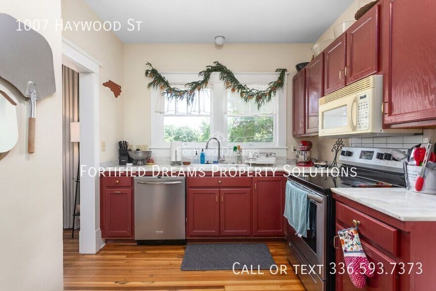Building Photo - 1007 Haywood St