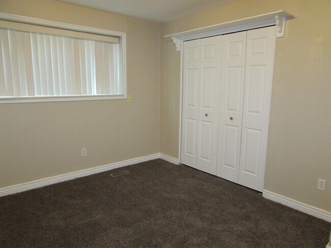 Building Photo - 465 Pamela Way