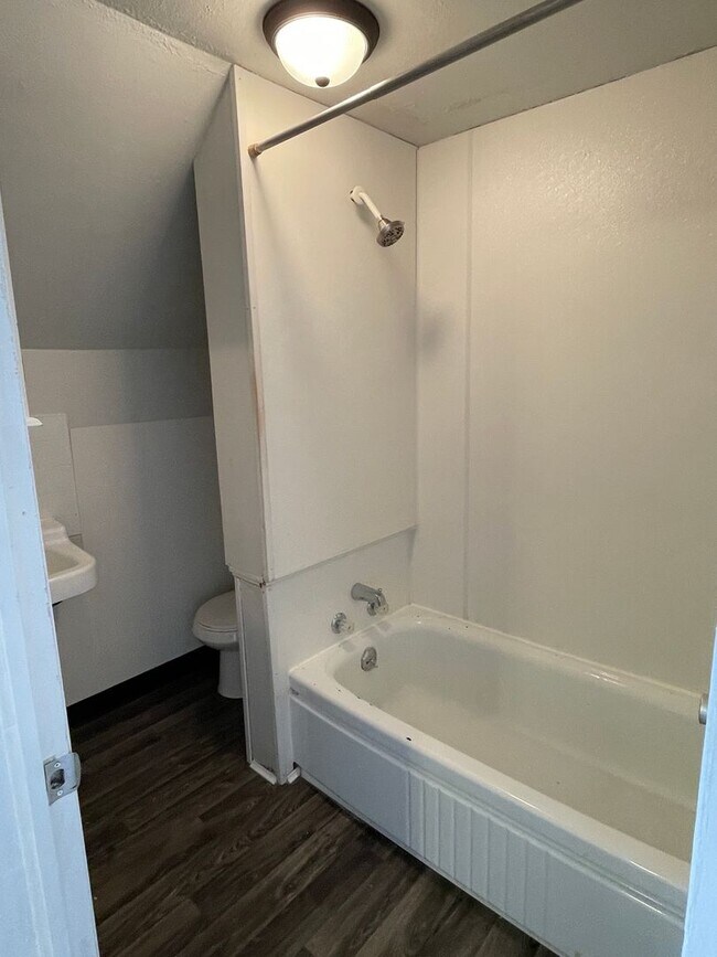 Building Photo - 405 E Watertown St