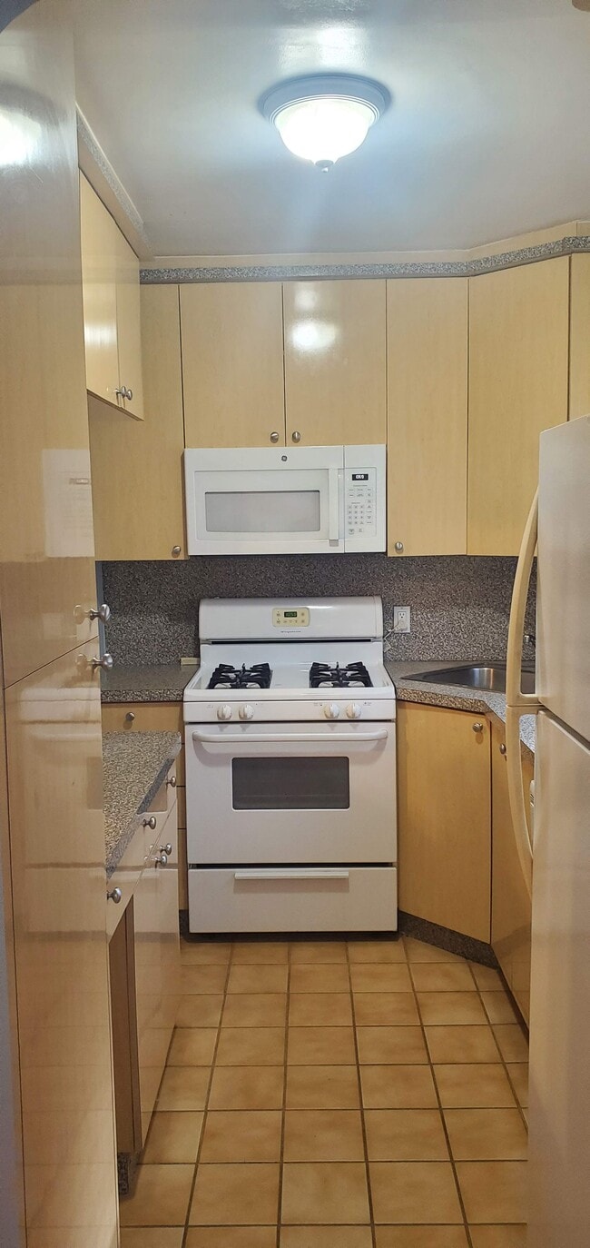 Kitchen - 19638 Pompeii Ave