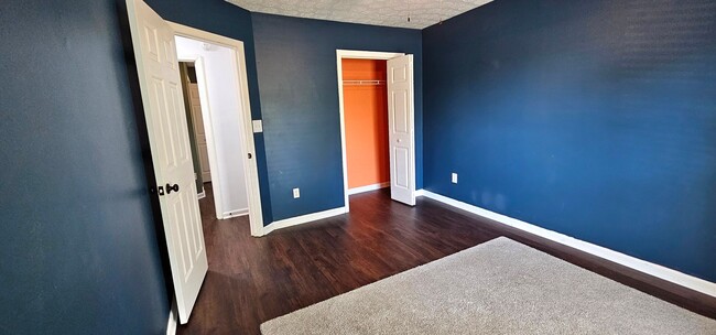 Building Photo - No HOA! Peaceful Cul-de-Sac Living with Ou...