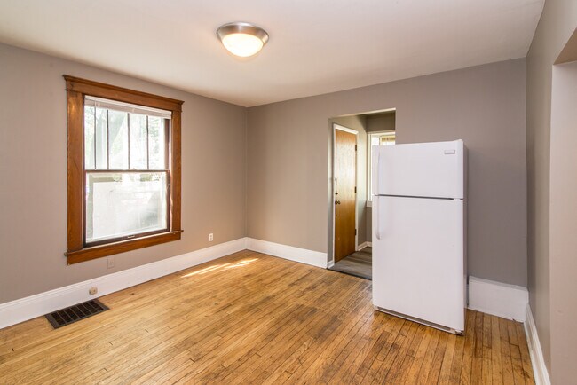 Building Photo - 812 Sybil St
