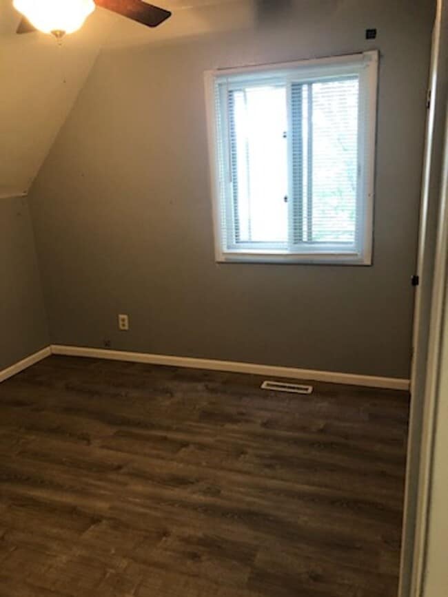 Building Photo - Upper Unit of Duplex