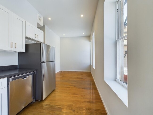 Building Photo - 137 Monticello Ave