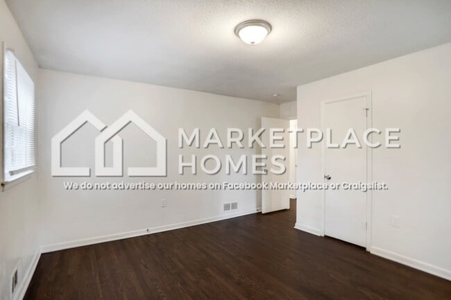 Building Photo - 4372 Greenleaf Cir SW
