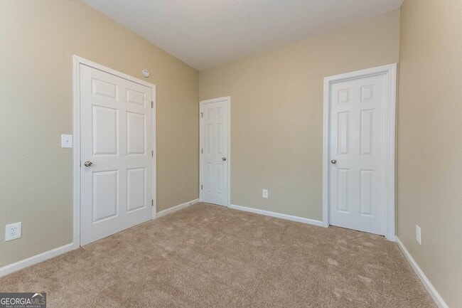 Building Photo - 320 Brookview Dr