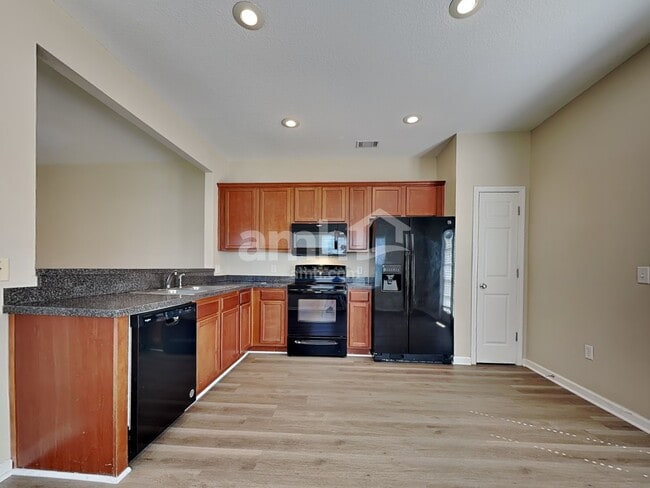 Building Photo - 30 Valley Oak Dr