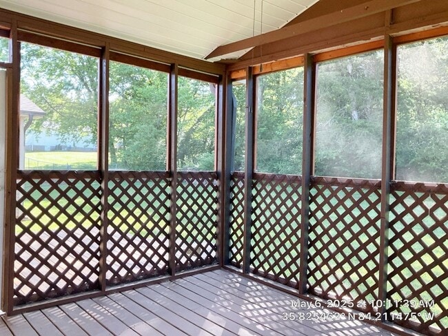 Building Photo - ** ~~ Beautiful 3 bedroom 2 bath house in ...