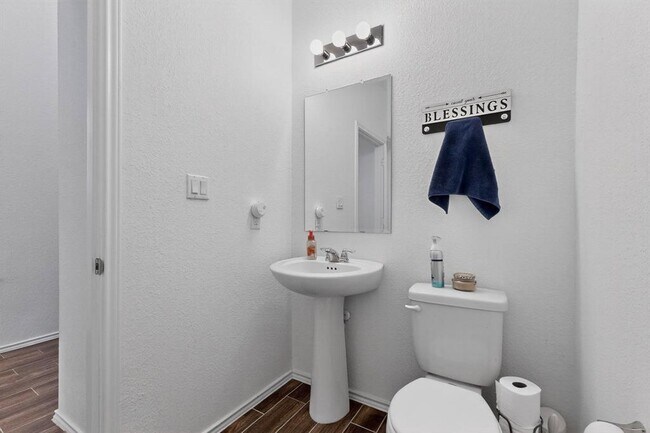 Building Photo - 128 Banyon Dr