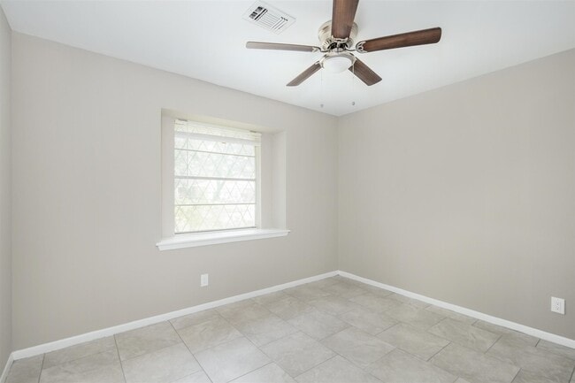Building Photo - 9619 Rockhurst Dr