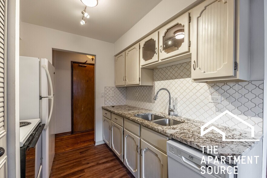 Building Photo - 420 W Aldine Ave