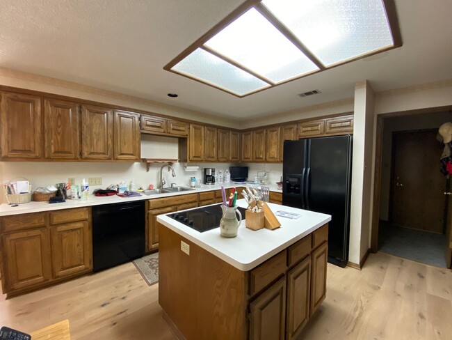 Building Photo - 5943 Cape Coral Dr