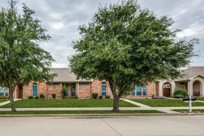 Building Photo - 1610 Poinsettia Blvd