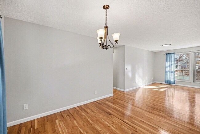 Building Photo - "Spacious 4-Bed Lakewood Gem with Hardwood Floors, Finished Basement & Fireplace - 2970 Sq Ft!"