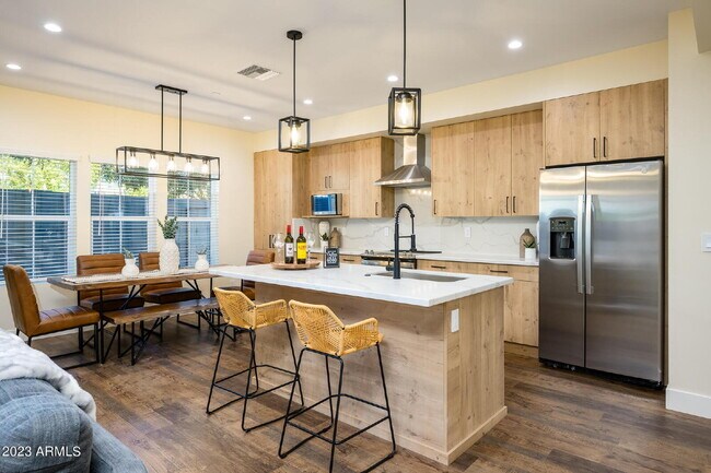 Building Photo - Exclusive Urban Sanctuary—Sophisticated Townhouse in Vibrant Phoenix