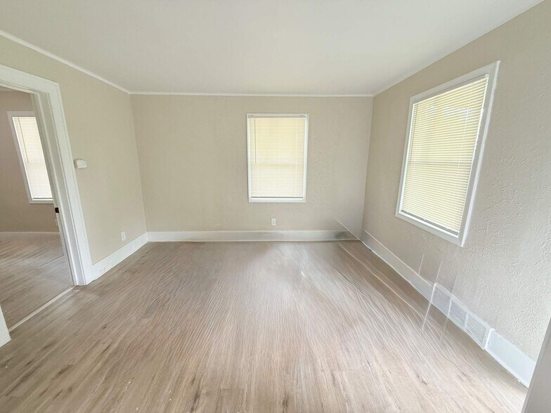 Building Photo - This beautifully updated 2-bedroom, 1-bath single-family home is ready for move-in!