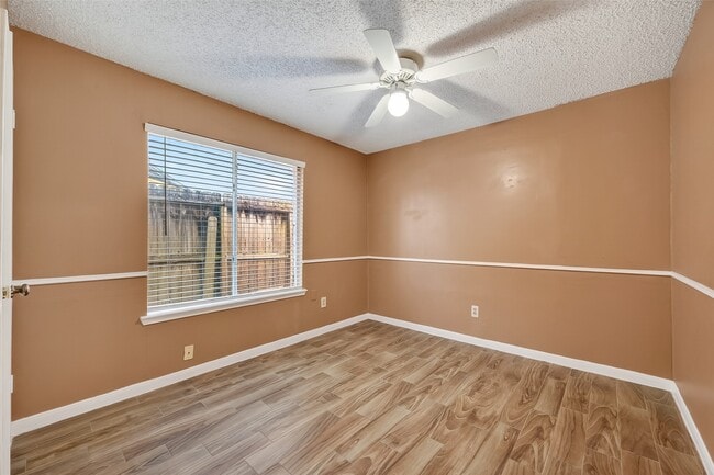 Building Photo - 11415 Chariot Dr